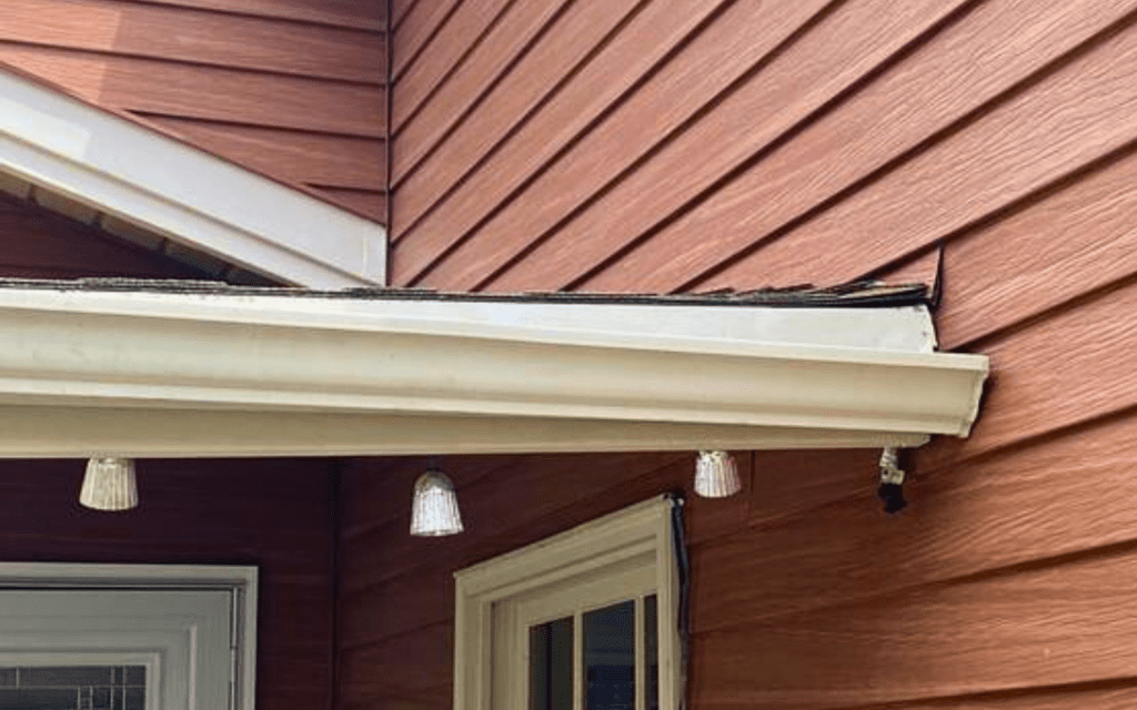 Sagging gutter (one of the signs your gutters are deteriorating)